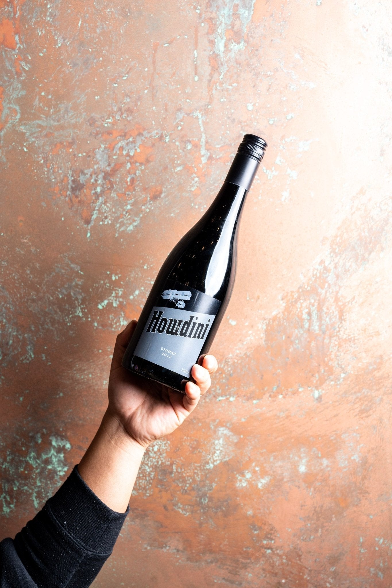 How?Dini Shiraz Wine Bottle, Front Facing